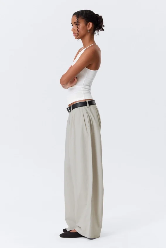 Low Rise Wide Leg Pleated Trousers – Light Mole Low Rise Wide Leg Pleated Trousers – Light Mole