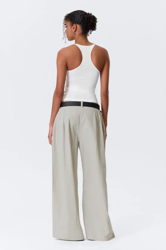 Low Rise Wide Leg Pleated Trousers – Light Mole Low Rise Wide Leg Pleated Trousers – Light Mole