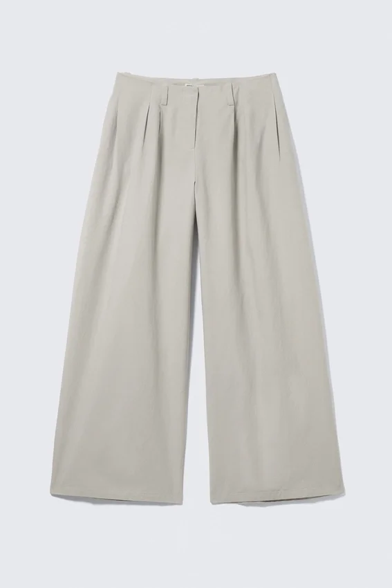 Low Rise Wide Leg Pleated Trousers – Light Mole Low Rise Wide Leg Pleated Trousers – Light Mole