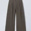 Low Waist Wide Suiting Trousers – Dark Mole Low Waist Wide Suiting Trousers – Dark Mole