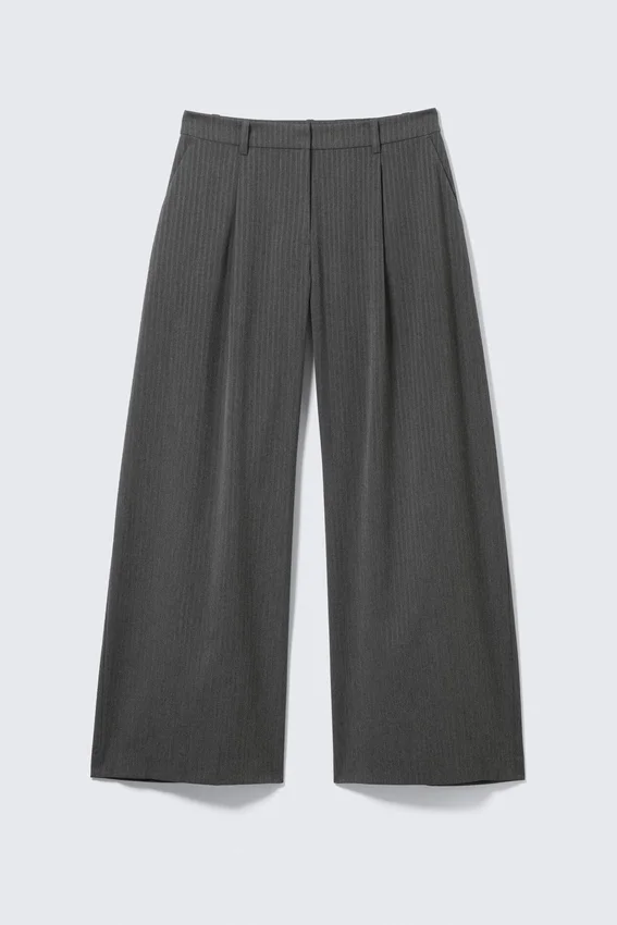 Low Waist Wide Suiting Trousers – Pinstriped Grey Melange Low Waist Wide Suiting Trousers – Pinstriped Grey Melange