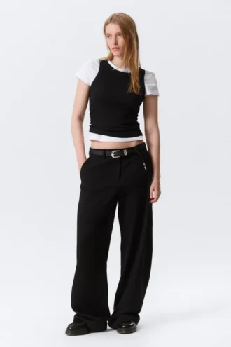 Low-Waisted Loose Fit Suit Trousers – Black