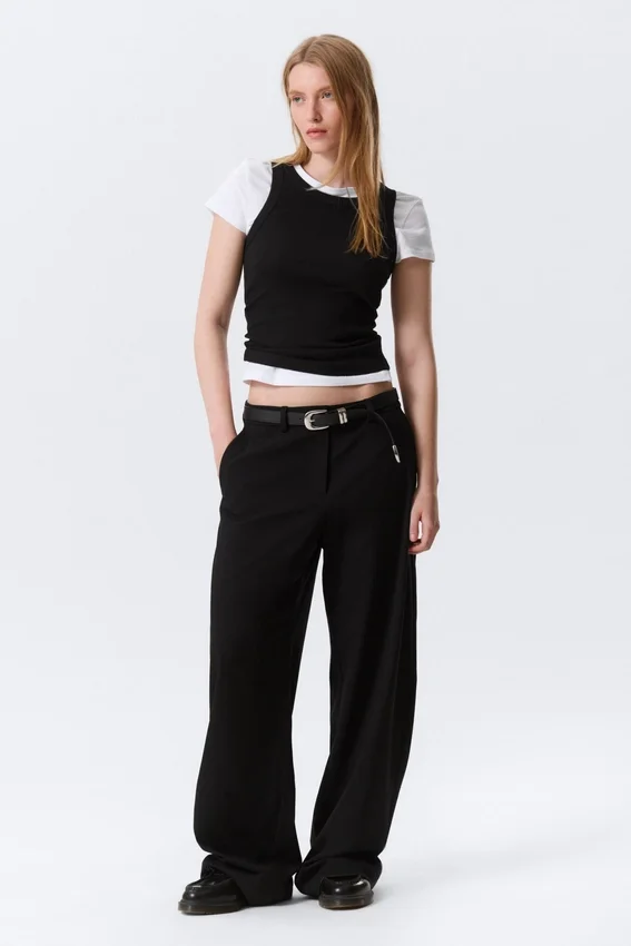 Low-Waisted Loose Fit Suit Trousers – Black Low-Waisted Loose Fit Suit Trousers – Black