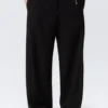 Low-Waisted Loose Fit Suit Trousers – Black Low-Waisted Loose Fit Suit Trousers – Black