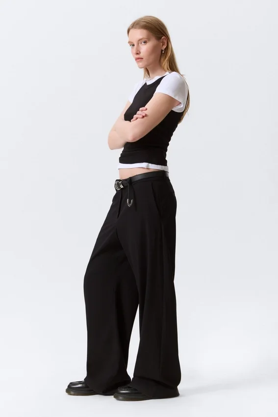 Low-Waisted Loose Fit Suit Trousers – Black Low-Waisted Loose Fit Suit Trousers – Black