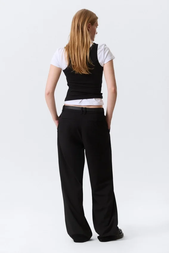 Low-Waisted Loose Fit Suit Trousers – Black Low-Waisted Loose Fit Suit Trousers – Black