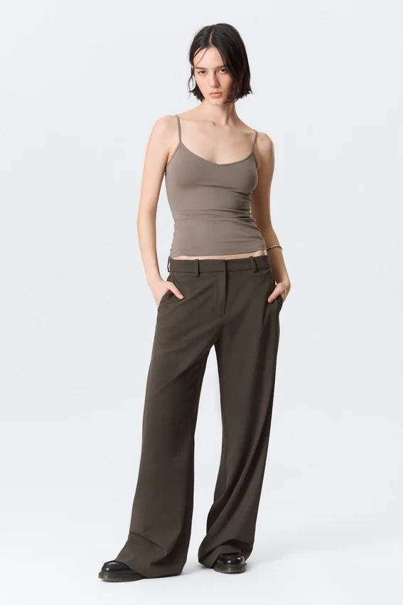 Low-Waisted Loose Fit Suit Trousers – Dark Mole Low-Waisted Loose Fit Suit Trousers – Dark Mole