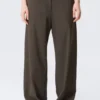 Low-Waisted Loose Fit Suit Trousers – Dark Mole Low-Waisted Loose Fit Suit Trousers – Dark Mole