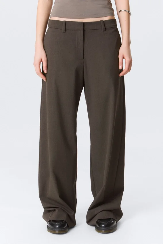 Low-Waisted Loose Fit Suit Trousers – Dark Mole Low-Waisted Loose Fit Suit Trousers – Dark Mole