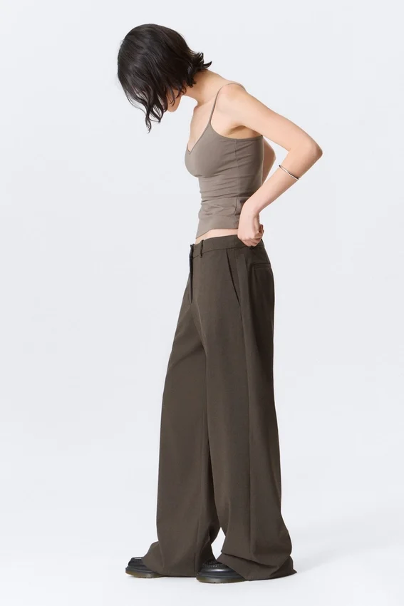 Low-Waisted Loose Fit Suit Trousers – Dark Mole Low-Waisted Loose Fit Suit Trousers – Dark Mole