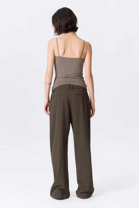 Low-Waisted Loose Fit Suit Trousers – Dark Mole Low-Waisted Loose Fit Suit Trousers – Dark Mole