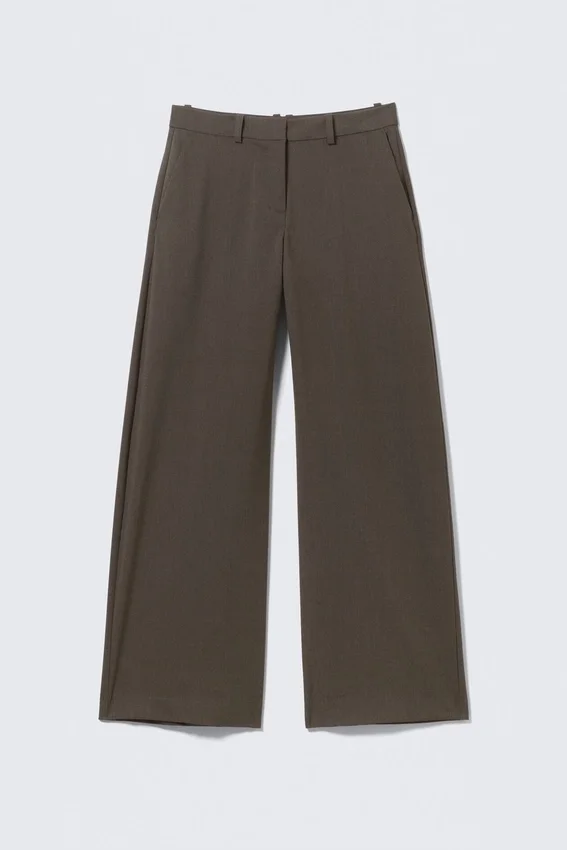 Low-Waisted Loose Fit Suit Trousers – Dark Mole Low-Waisted Loose Fit Suit Trousers – Dark Mole