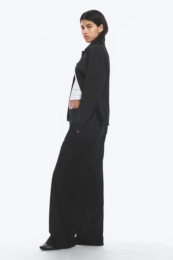 Low-Waisted Loose Fit Suit Trousers – Pinstriped Black Low-Waisted Loose Fit Suit Trousers – Pinstriped Black