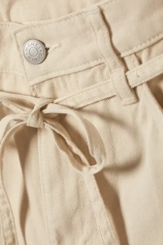 Low Waisted Relaxed Twill Trousers – Light Beige