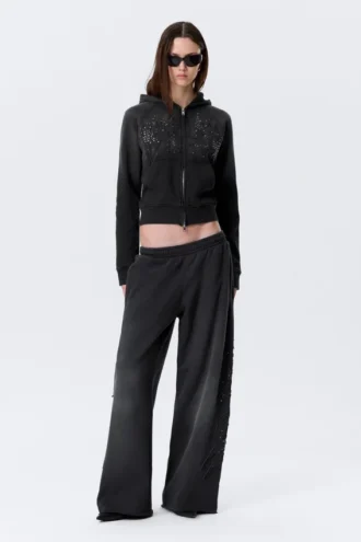 Mid-Rise Baggy Studded Graphic Sweatpants – Studded Black