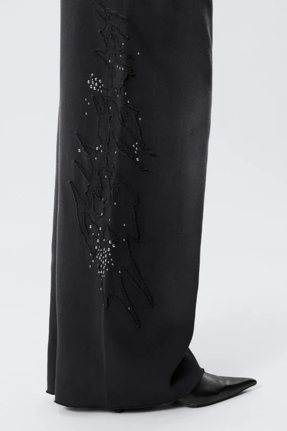 Mid-Rise Baggy Studded Graphic Sweatpants – Studded Black Mid-Rise Baggy Studded Graphic Sweatpants – Studded Black