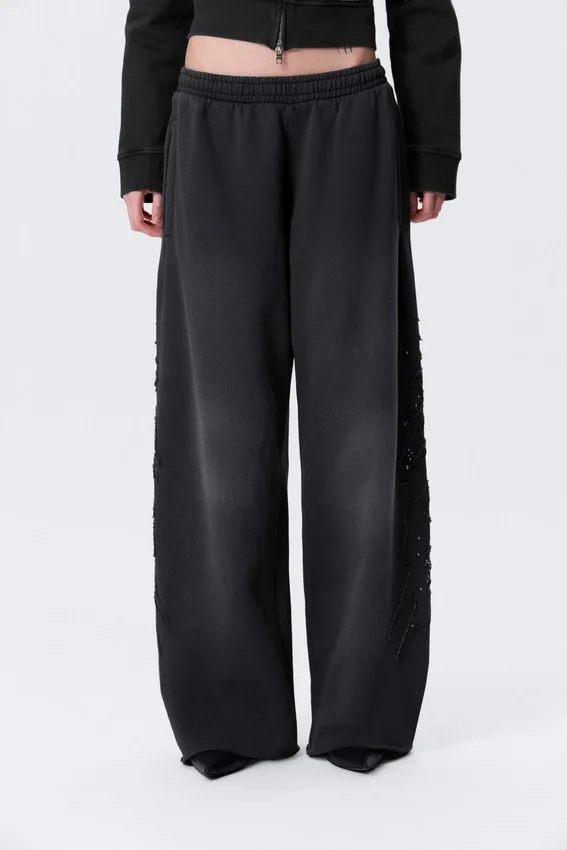 Mid-Rise Baggy Studded Graphic Sweatpants – Studded Black Mid-Rise Baggy Studded Graphic Sweatpants – Studded Black