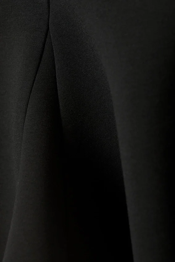 Mid-Rise Bell-Shaped Midi Skirt – Black Mid-Rise Bell-Shaped Midi Skirt – Black