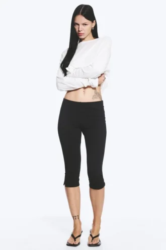Mid-Rise Capri Trousers – Black