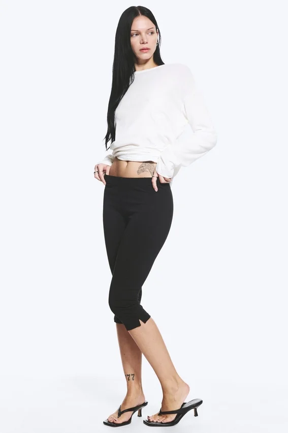 Mid-Rise Capri Trousers – Black Mid-Rise Capri Trousers – Black