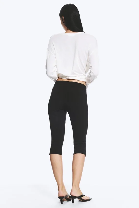 Mid-Rise Capri Trousers – Black Mid-Rise Capri Trousers – Black