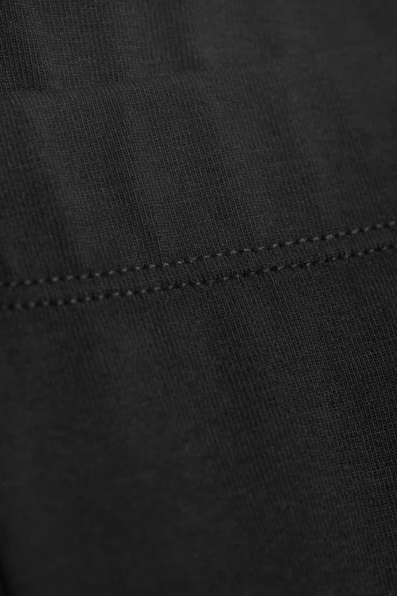 Mid-Rise Capri Trousers – Black Mid-Rise Capri Trousers – Black