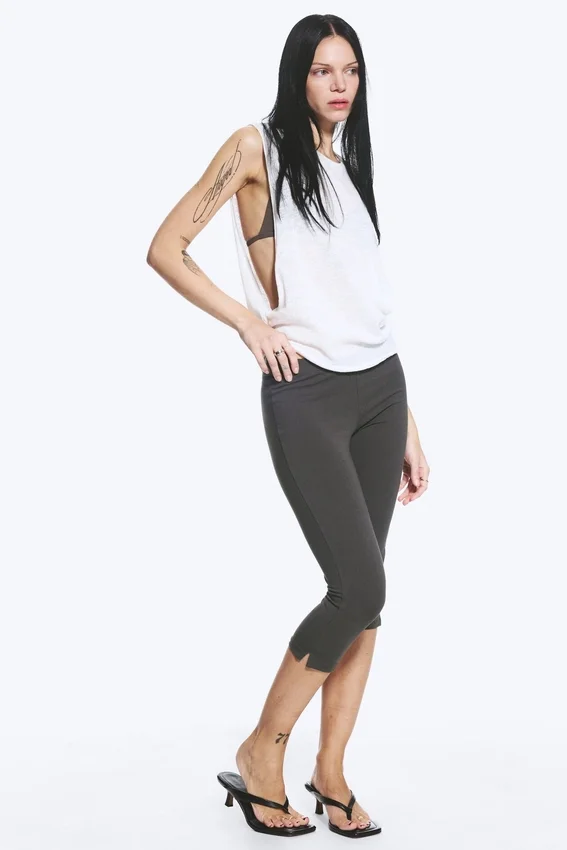 Mid-Rise Capri Trousers – Dark Grey Mid-Rise Capri Trousers – Dark Grey