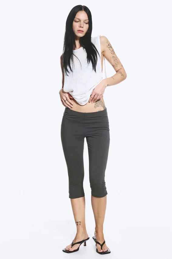 Mid-Rise Capri Trousers – Dark Grey Mid-Rise Capri Trousers – Dark Grey
