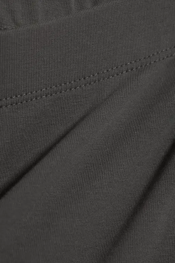 Mid-Rise Capri Trousers – Dark Grey Mid-Rise Capri Trousers – Dark Grey
