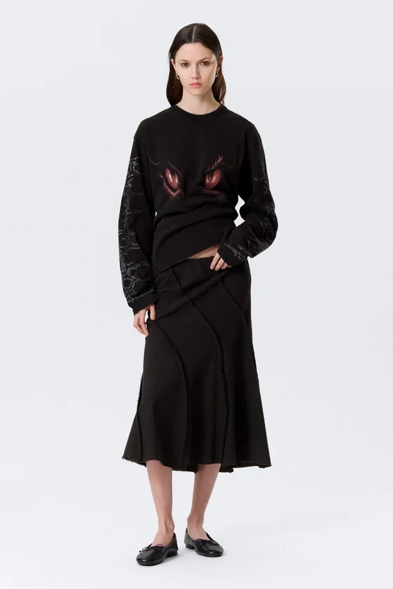 Mid Rise Curved Seam Midi Skirt – Black Mid Rise Curved Seam Midi Skirt – Black