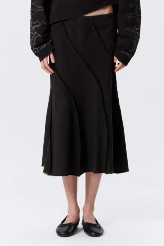 Mid Rise Curved Seam Midi Skirt – Black