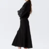 Mid Rise Curved Seam Midi Skirt – Black Mid Rise Curved Seam Midi Skirt – Black