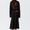 Mid Rise Curved Seam Midi Skirt – Black Mid Rise Curved Seam Midi Skirt – Black