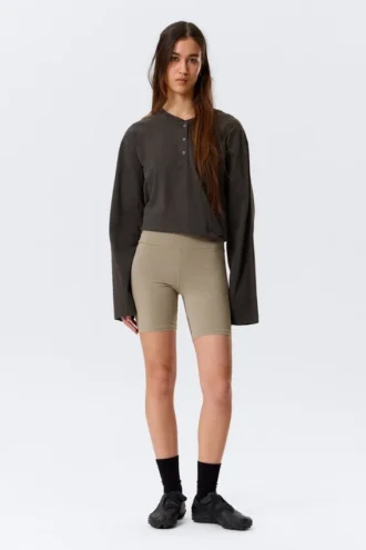 Mid Rise Fitted Biker Shorts – Greige