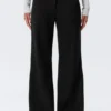 Mid Rise Flared Suiting Trousers – Black Mid Rise Flared Suiting Trousers – Black