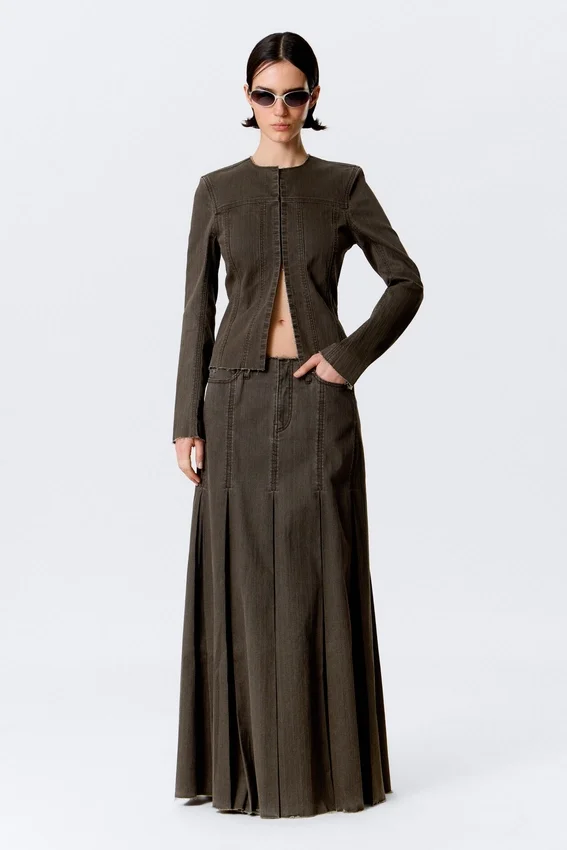 Mid-Rise Frayed Pleated Maxi Skirt – Dark Grey Mid-Rise Frayed Pleated Maxi Skirt – Dark Grey