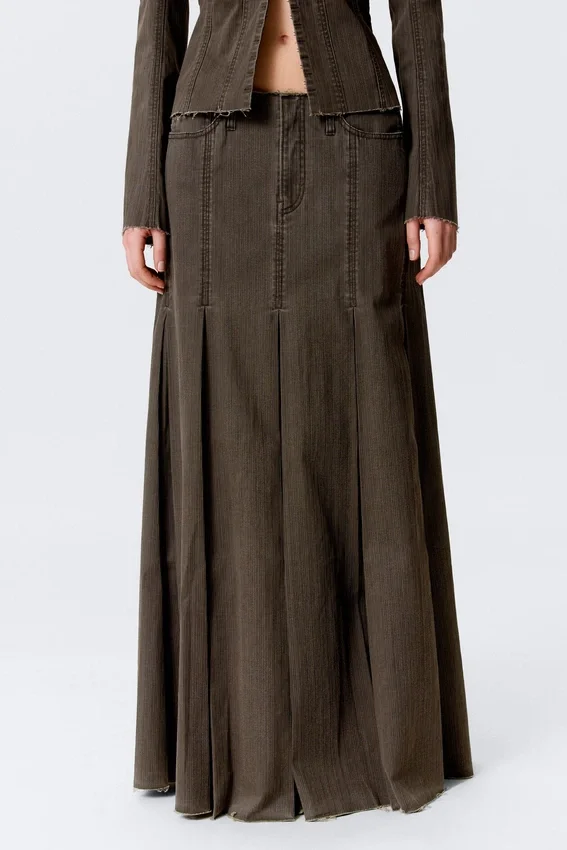 Mid-Rise Frayed Pleated Maxi Skirt – Dark Grey Mid-Rise Frayed Pleated Maxi Skirt – Dark Grey