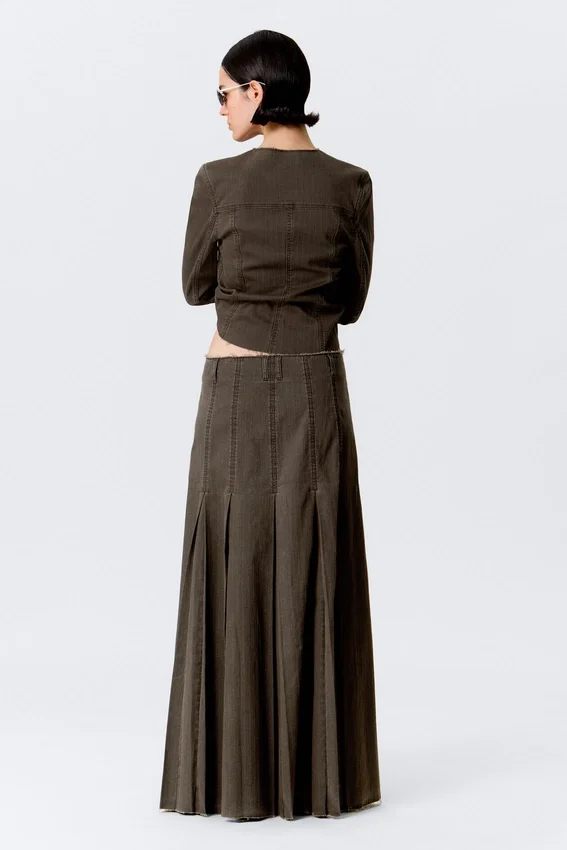 Mid-Rise Frayed Pleated Maxi Skirt – Dark Grey Mid-Rise Frayed Pleated Maxi Skirt – Dark Grey