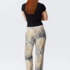 Mid Rise Loose Flounce Trousers – Beige – Snakeskin Pattern Mid Rise Loose Flounce Trousers – Beige – Snakeskin Pattern