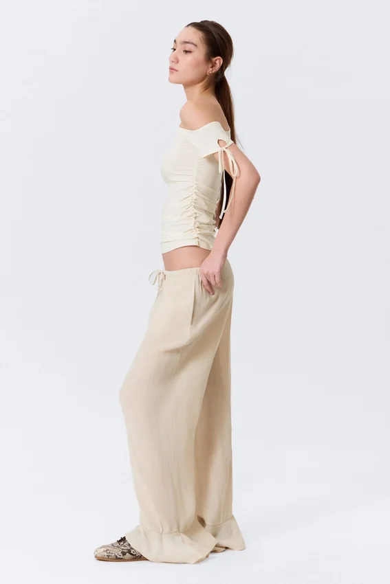 Mid Rise Loose Flounce Trousers – Light Beige Mid Rise Loose Flounce Trousers – Light Beige