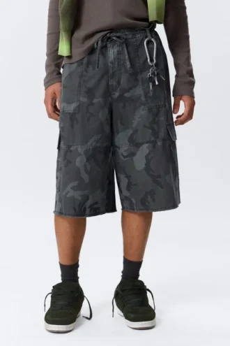 Mid Rise Loose Knee-Length Cargo Shorts – Navy Camo
