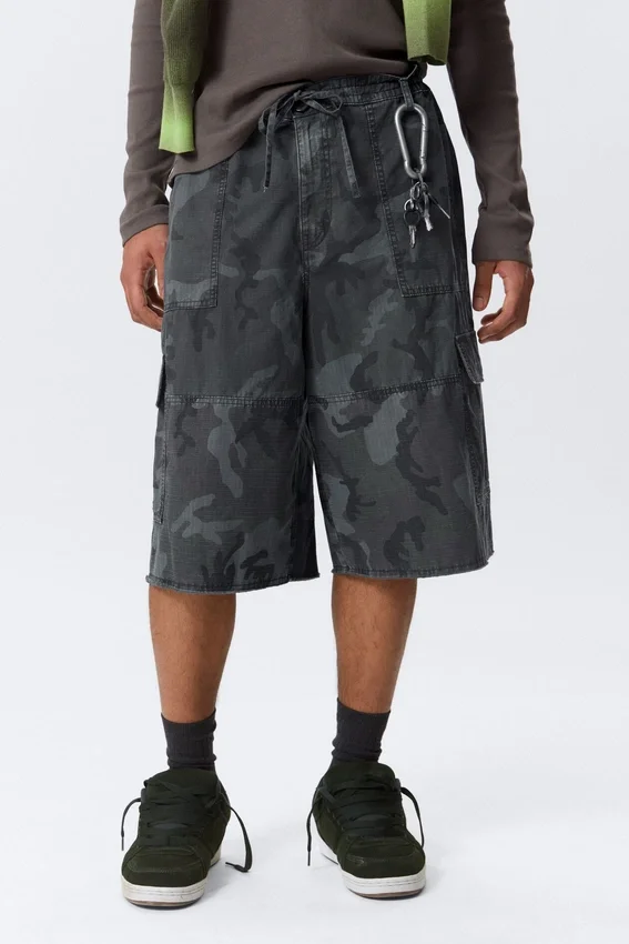 Mid Rise Loose Knee-Length Cargo Shorts – Navy Camo Mid Rise Loose Knee-Length Cargo Shorts – Navy Camo