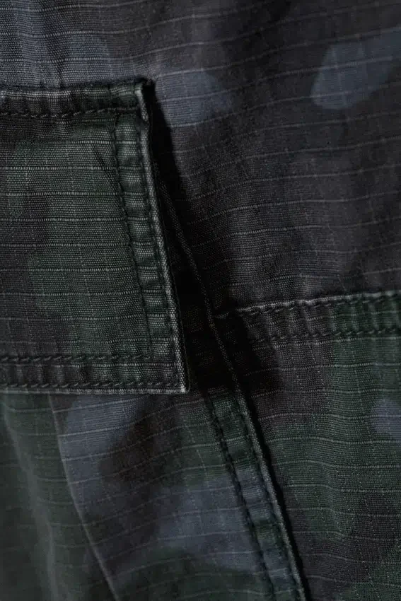 Mid Rise Loose Knee-Length Cargo Shorts – Navy Camo Mid Rise Loose Knee-Length Cargo Shorts – Navy Camo