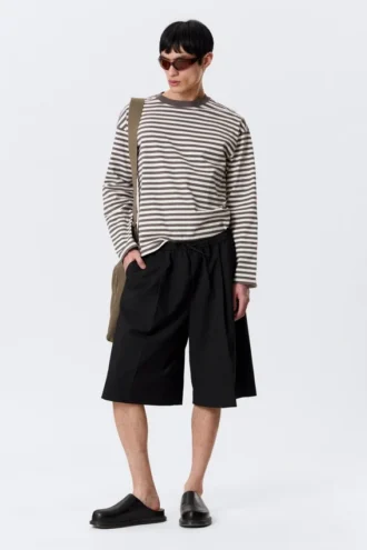 Mid Rise Loose Suiting Shorts – Black
