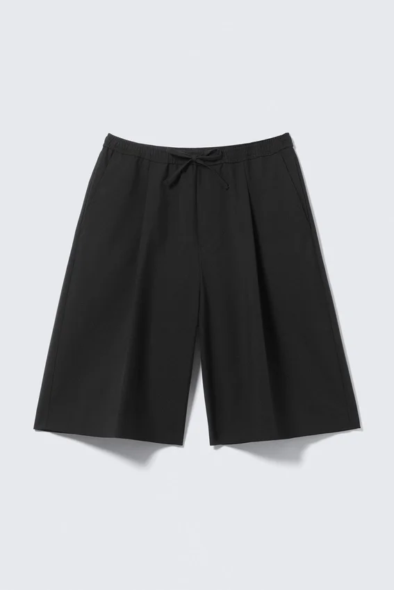 Mid Rise Loose Suiting Shorts – Black Mid Rise Loose Suiting Shorts – Black