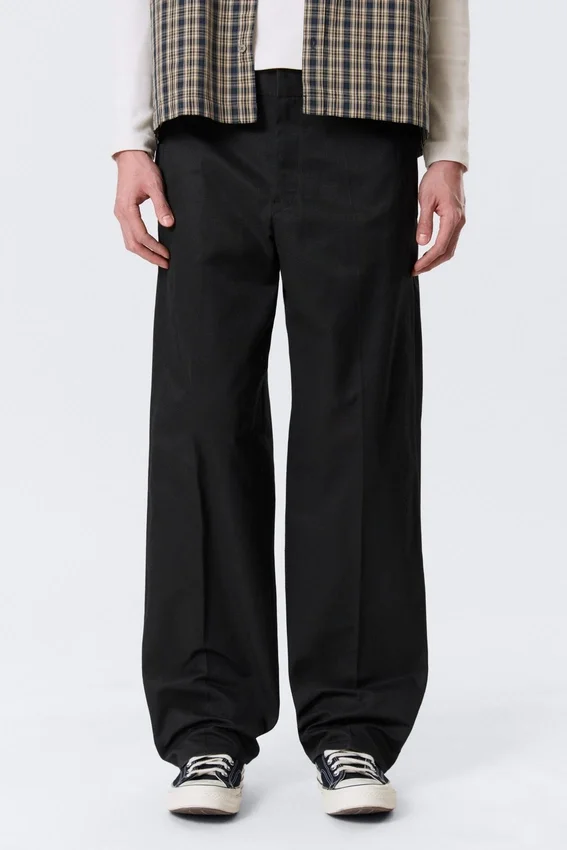 Mid Rise Relaxed Straight Leg Chino Trousers – Black Mid Rise Relaxed Straight Leg Chino Trousers – Black
