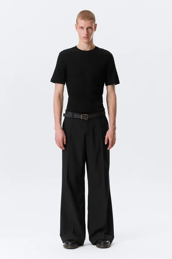 Moe Trousers Relaxed Fit Low Waist – Black Moe Trousers Relaxed Fit Low Waist – Black