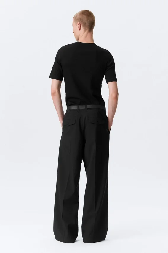 Moe Trousers Relaxed Fit Low Waist – Black Moe Trousers Relaxed Fit Low Waist – Black