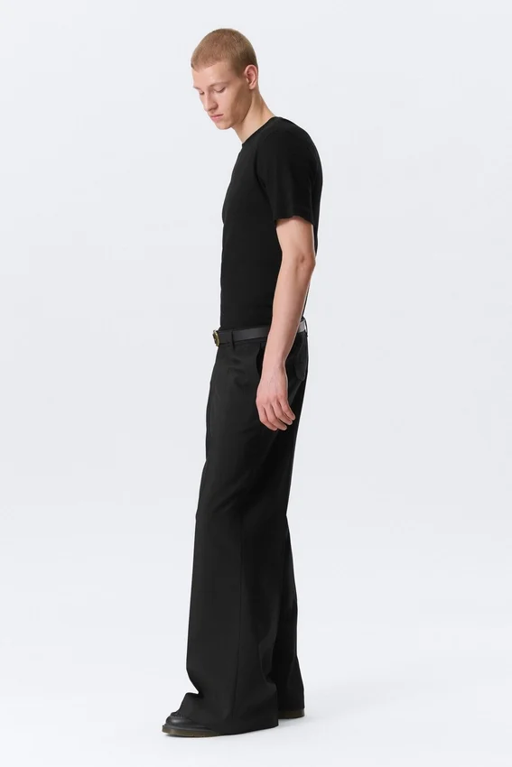 Moe Trousers Relaxed Fit Low Waist – Black Moe Trousers Relaxed Fit Low Waist – Black