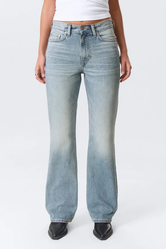 Moon Mid Rise Regular Bootcut Jeans – Seventeen Blue – Medium Blue Moon Mid Rise Regular Bootcut Jeans – Seventeen Blue – Medium Blue